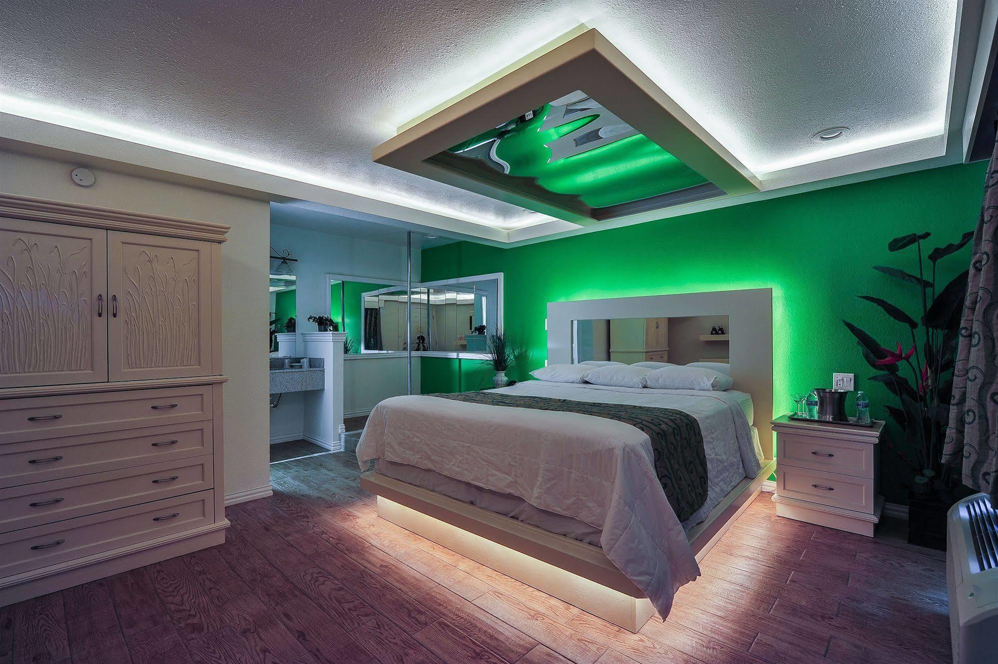 Romantic Inn & Suites Даллас Экстерьер фото