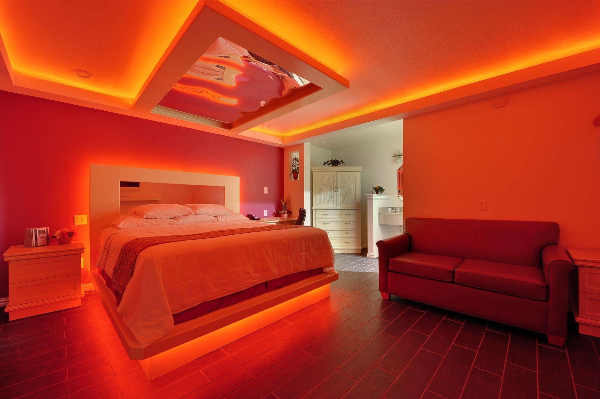 Romantic Inn & Suites Даллас Экстерьер фото