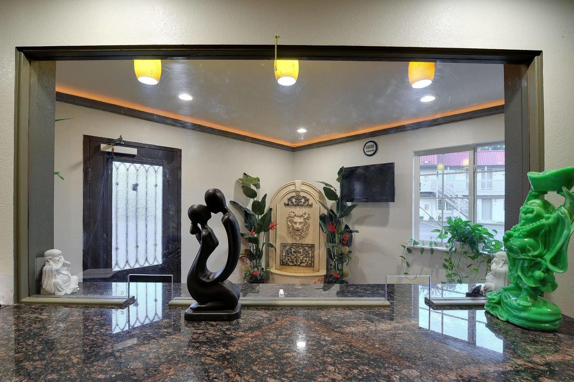 Romantic Inn & Suites Даллас Экстерьер фото